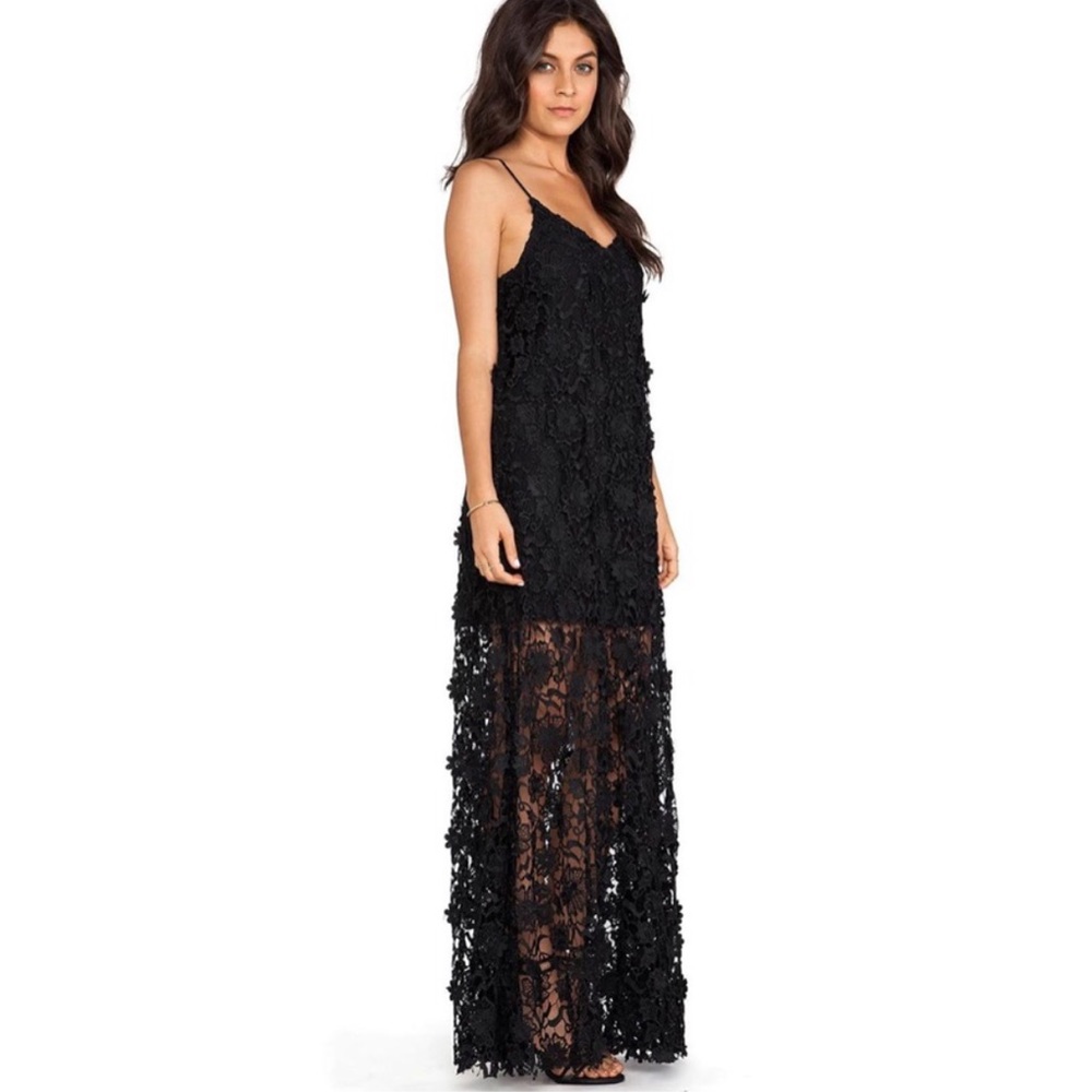 Gorgeous and flattering black lace dress